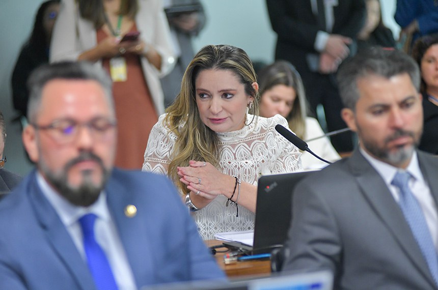 Bancada: 
vice-presidente da CI, senadora Augusta Brito (PT-CE) - em pronunciamento.