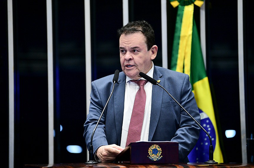 Em discurso, à tribuna, senador André Amaral (União-PB).