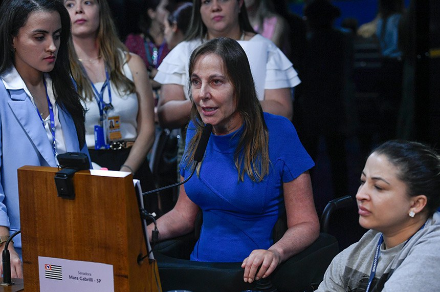 Em pronunciamento, à bancada, senadora Mara Gabrilli (PSD-SP).