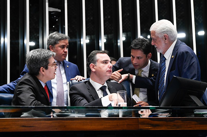 Mesa: 
senador Efraim Filho (União-PB); 
líder do governo no Congresso Nacional, senador Randolfe Rodrigues (PT-AP); 
2º vice-presidente do Senado Federal, senador Rodrigo Cunha (Podemos-AL); 
líder do governo no Senado Federal, senador Jaques Wagner (PT-BA); 
presidente do Senado Federal, senador Rodrigo Pacheco (PSD-MG); 
secretário-geral da Mesa do Senado Federal, Gustavo A. Sabóia Vieira.