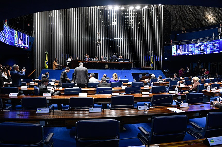Mesa: 
2º secretário da Mesa do Senado Federal, senador Weverton (PDT-MA); 
senador Beto Faro (PT-PA); 
senador Davi Alcolumbre (União-AP);
presidente do Senado Federal, senador Rodrigo Pacheco (PSD-MG), conduz sessão;
secretário-geral da Mesa do Senado Federal, Gustavo A. Sabóia Vieira.