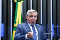 Educação básica segue estagnada e 'à beira da catástrofe', diz Izalci