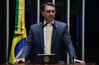 Flávio Bolsonaro pede impeachment de Alexandre de Moraes