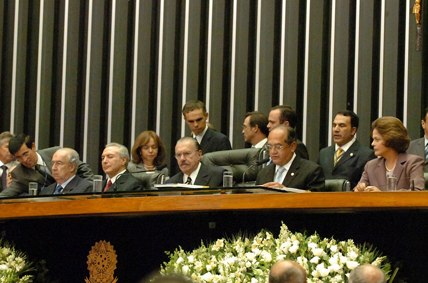 Mesa E/D:
?;
?;
Presidente da Câmara dos Deputados, deputado Michel Temer (PMDB-SP);
Presidente do Senado Federal, senador José Sarney (PMDB-AP);
Presidente do Supremo Tribunal Federal, Gilmar Mendes;
Ministra da Casa Civil, Dilma Rousseff.