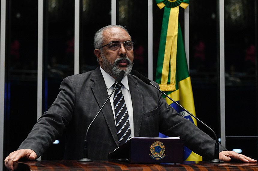 Em discurso, à tribuna, senador Paulo Paim (PT-RS).