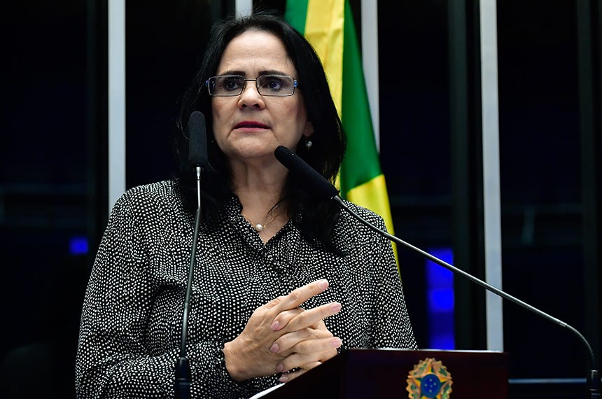 Em discurso, à tribuna, senadora Damares Alves (Republicanos-DF).