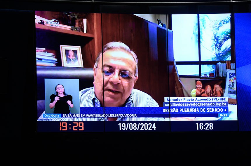 Via videoconferência: 
senador Flavio Azevedo (PL-RN) - em pronunciamento. 