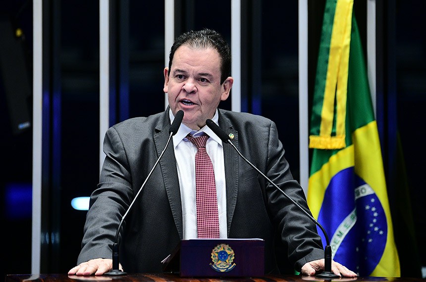 Em discurso, à tribuna, senador André Amaral (União-PB).