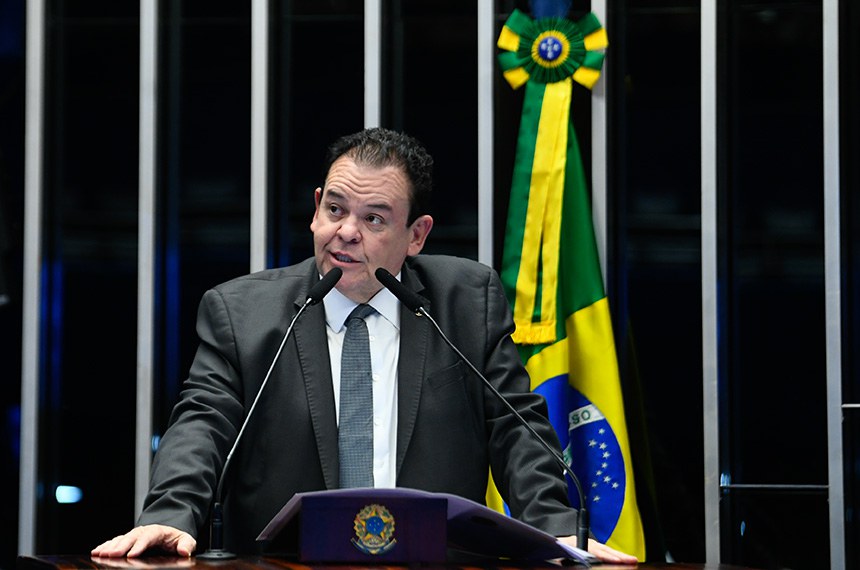 Em discurso, à tribuna, senador André Amaral (União-PB).