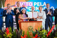 Pacheco assina pacto que muda o modelo de desenvolvimento econômico do país