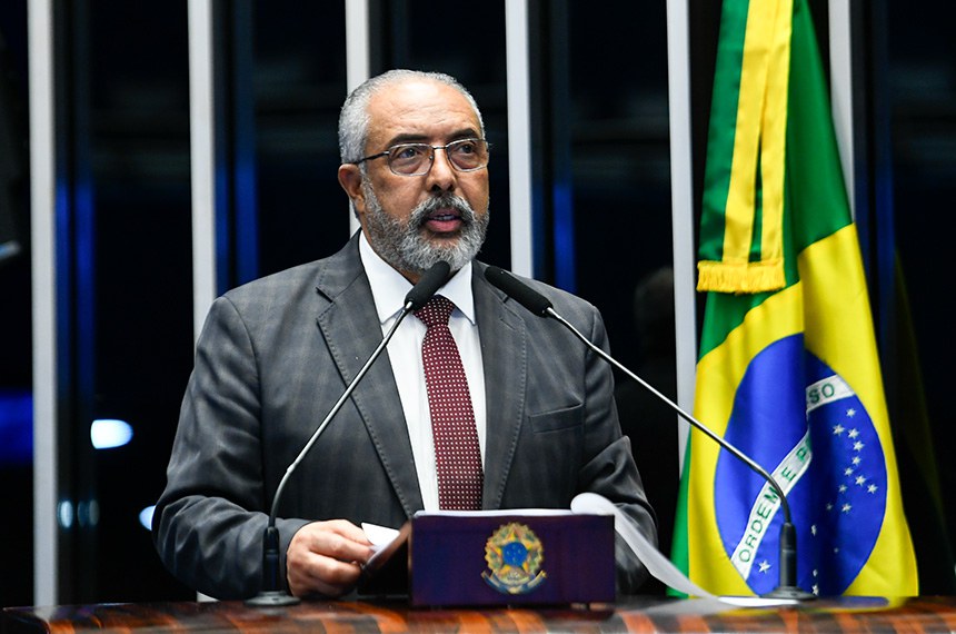 Em discurso, à tribuna, senador Paulo Paim (PT-RS).