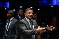 Bittar: 'Não se pode continuar culpando Bolsonaro pelas queimadas'