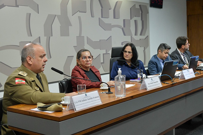 Mesa: 
chefe do Estado-Maior Geral da Polícia Militar de Santa Catarina, coronel Jailson Aurélio Franzen em pronunciamento;
presidente da Instituição Mães da Sé, Ivanise Esperidião;
presidente eventual da CSP, senadora Damares Alves (Republicanos-DF);
representante da Instituição Hope and Justice, Edson Silva;
vice-presidente da Associação Brasiliense de Peritos Papiloscopistas (Asbrapp), Rafael Perseghini Del Sarto.