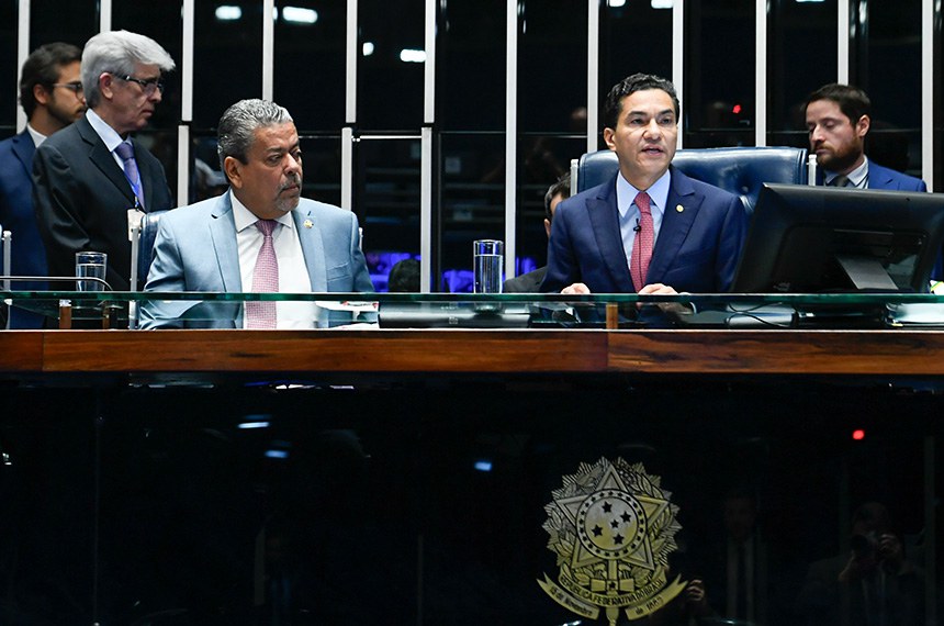 Mesa:
3º suplente da Mesa do Senado Federal, senador Dr. Hiran (PP-RR);
vice-presidente da Câmara dos Deputados, deputado Marcos Pereira (Republicanos-SP), em pronunciamento.