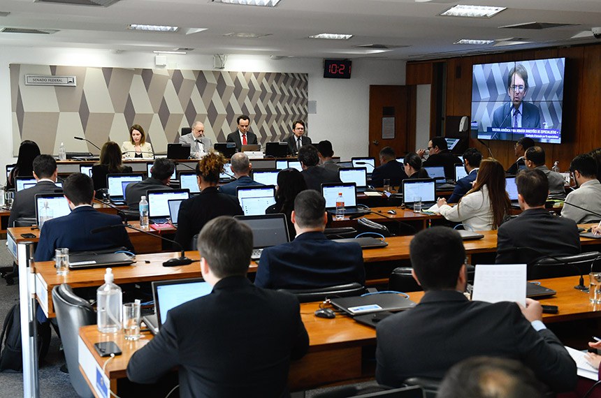 Mesa: 
secretária da comissão, Renata Felix Perez;
presidente da CJPRESTR, subprocurador-geral da República Augusto Aras; 
relator da CJPRESTR, desembargador Edilson Vitorelli;
professor e advogado, representante de Centro de Estudos Avançados de Processo (Ceapro), Luiz Dellore.