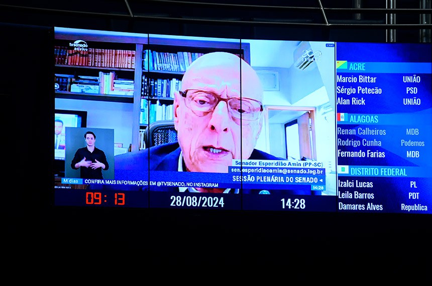 Painel exibe senador Esperidião Amin (PP-SC) em pronunciamento via videoconferência. 