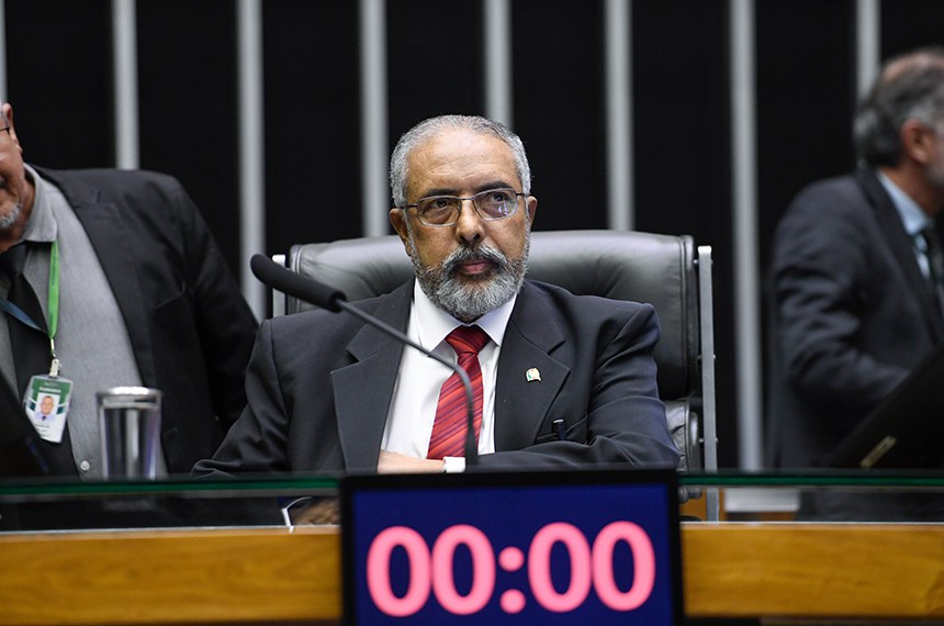 Mesa: 
senador Paulo Paim (PT-RS) - preside sessão.