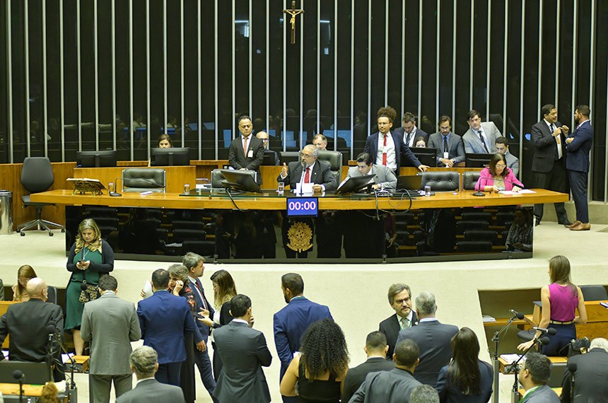Mesa: 
senador Paulo Paim (PT-RS) preside sessão;
secretário-geral da Mesa do Senado Federal, Gustavo A. Sabóia Vieira;
deputada Bia Kisses (PSL-DF).