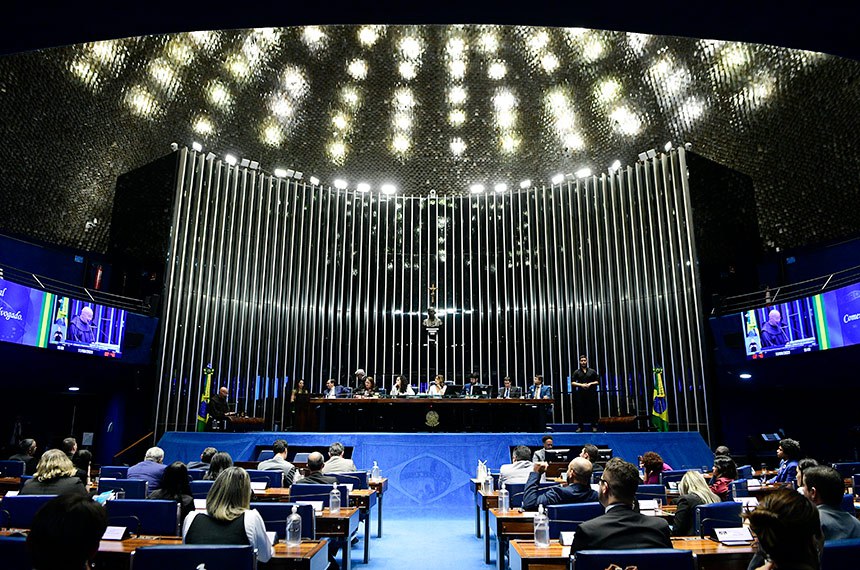 Mesa:
advogado Ricardo Peres;
secretária-geral da Associação Brasileira dos Advogados Criminalistas (Abracrim), Ana Paula Trento; 
vice-presidente da Ordem dos Advogados do Brasil (OAB), Lenda Tariana Dib Faria Neves;
presidente e requerente desta sessão, senadora Soraya Thronicke (Podemos-MS);
secretário da Mesa desta sessão;
defensor público-geral federal em exercício, Fernando Mauro Barbosa de Oliveira Júnior;
representante do Instituto dos Advogados Brasileiros (IAB), Paulo Nicholas de Freitas Nunes.