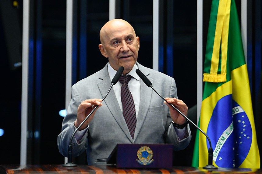 Em discurso, à tribuna, senador Confúcio Moura (MDB-RO).