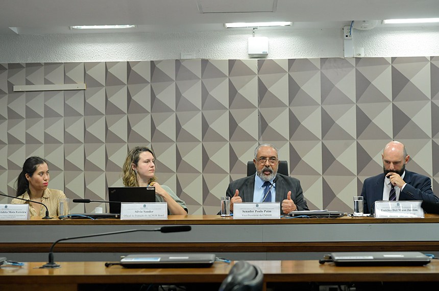 Mesa: 
coordenadora-geral de Acesso à Justiça e Redução de Litigiosidade da Secretaria de Acesso à Justiça, Carolina Morishita Mota Ferreira;
oficial de Proteção do Alto Comissariado das Nações Unidas para Refugiados (ACNUR Brasil), Silvia Sander;
vice-presidente da CMMIR, senador Paulo Paim (PT-RS);
consultor do Senado Federal Tarciso Dal Maso Jardim.