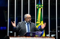 Paim comemora prêmio e reafirma compromisso com causas sociais