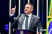 Bittar diz que a democracia está sob ameaça e critica ONGs da Amazônia