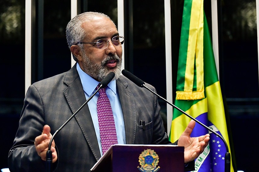 Em discurso, à tribuna, senador Paulo Paim (PT-RS).