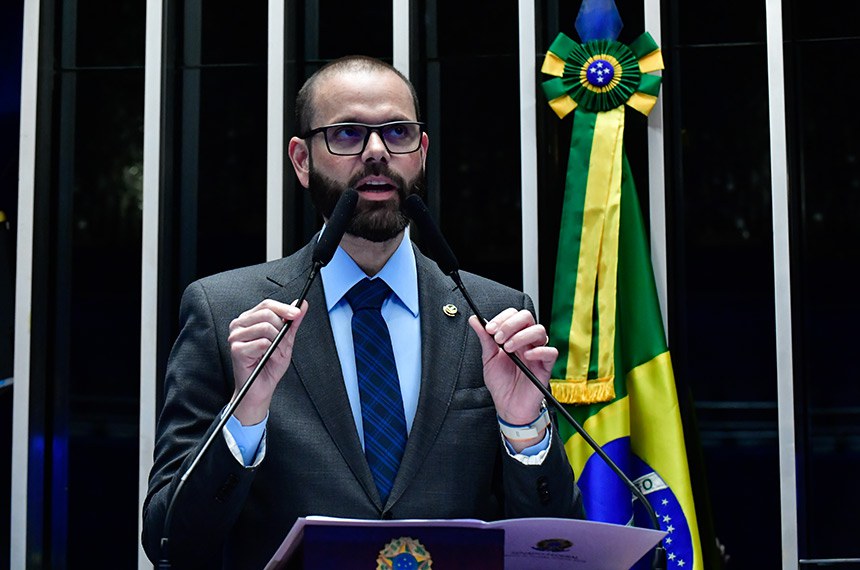 Em discurso, à tribuna, senador Jorge Seif (PL-SC).