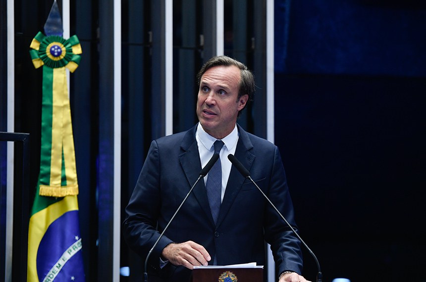 Em discurso, à tribuna, vice-presidente nacional da Ordem dos Advogados do Brasil (OAB), Rafael Horn.