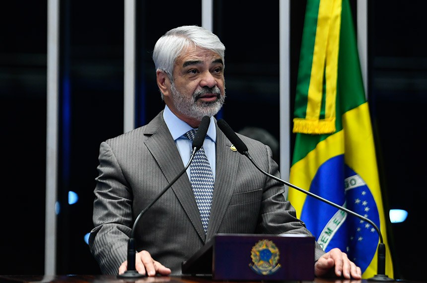 Em discurso, à tribuna, senador Humberto Costa (PT-PE).