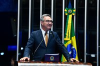 Lucas Barreto volta a cobrar transposição de servidores dos ex-territórios