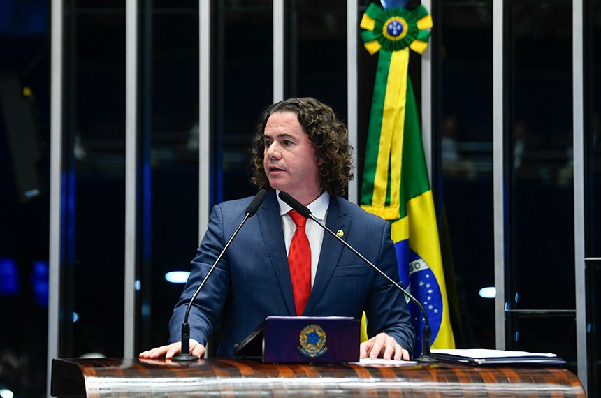 À tribuna, em discurso, senador Veneziano Vital do Rêgo (MDB-PB).