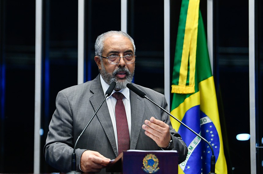 Em discurso, à tribuna, senador Paulo Paim (PT-RS).