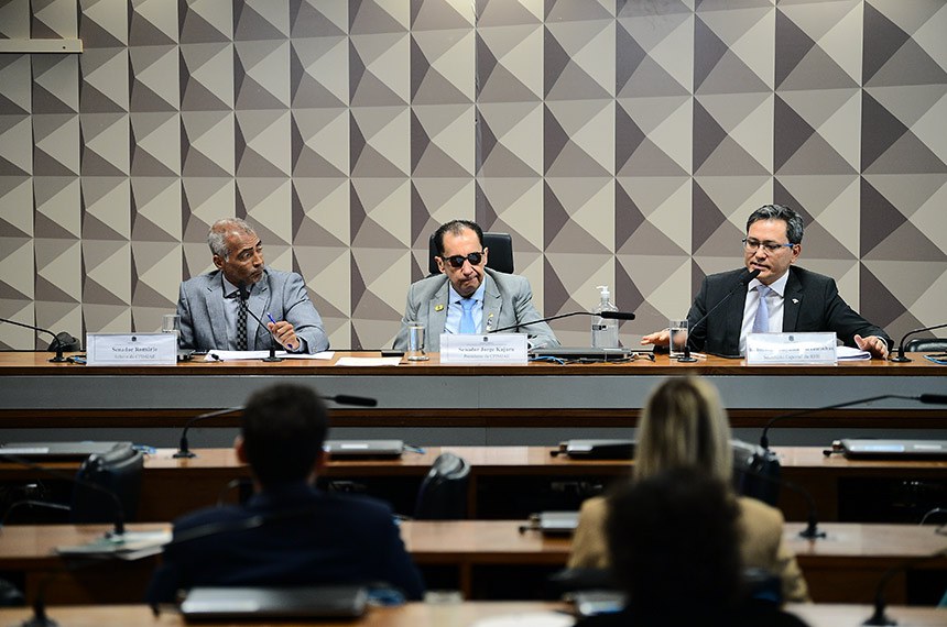 Mesa: 
relator da CPIMJAE, senador Romário (PL-RJ); 
presidente da CPIMJAE, senador Jorge Kajuru (PSB-GO); 
secretário especial da Receita Federal do Brasil, Robinson Sakiyama Barreirinhas.