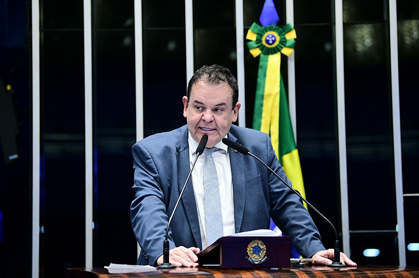 Em discurso, à tribuna, senador André Amaral (União-PB).