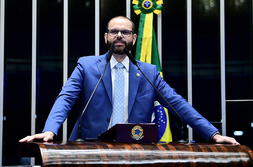 Em discurso, à tribuna, senador Jorge Seif (PL-SC).