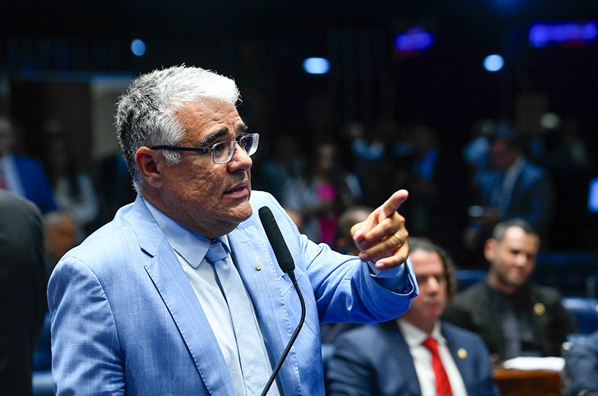 Em pronunciamento, à bancada, senador Eduardo Girão (Novo-CE).