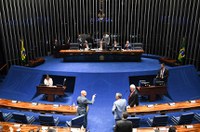 Projetos para crianças e adolescentes pautam o Plenário nesta terça