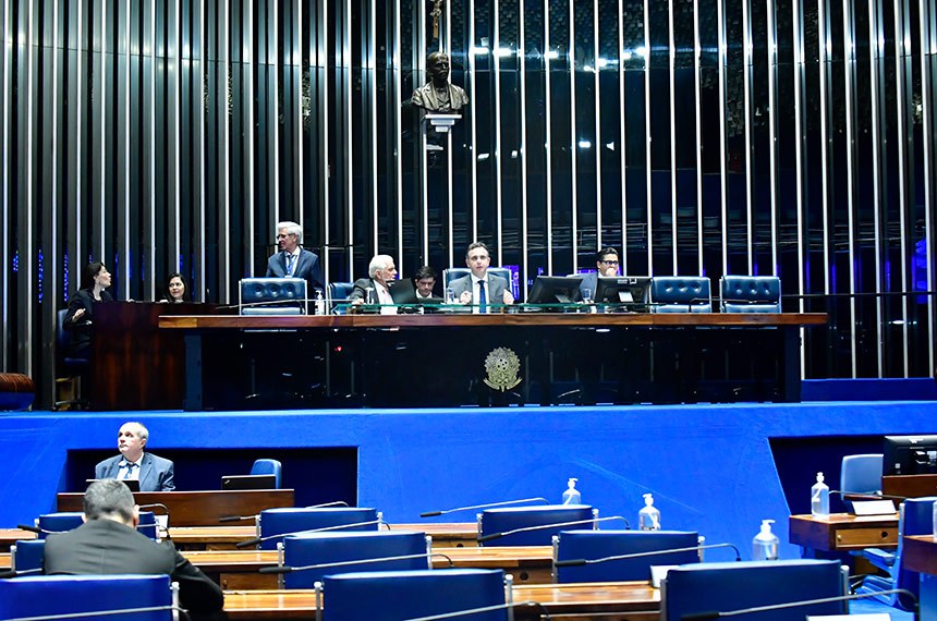 Mesa:  
líder do governo no Senado Federal, senador Jaques Wagner (PT-BA);
presidente do Senado Federal, senador Rodrigo Pacheco (PSD-MG), conduz sessão;
secretário-geral da Mesa do Senado Federal, Gustavo A. Sabóia Vieira. 