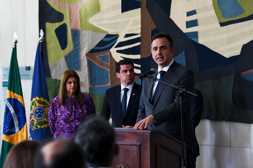 Participam:
diretora-geral do Senado Federal, Ilana Trombka; 
senador Castellar Neto (PP-MG); 
secretário-geral da Mesa do Senado Federal, Gustavo A. Sabóia Vieira.