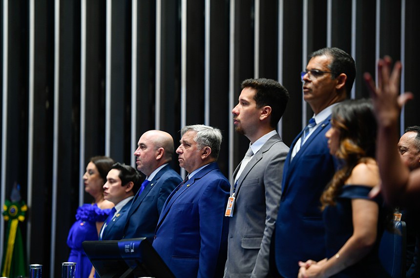 Mesa: 
conselheira federal do Estado de Santa Catarina, Isabela Regina Fornari Muller; 
diretor administrativo e financeiro do Conselho Federal de Administração (CFA), Francisco Almeida Costa; 
presidente do Conselho Federal de Administração, Leonardo José Macedo; 
requerente e presidente desta sessão, senador Izalci Lucas (PL-DF); 
secretário desta sessão; 
presidente do Conselho Regional de Administração do Distrito Federal (CRA/DF), Carlos Alberto Ferreira Junior; 
vice-diretora da Câmara de Relações Institucionais e eventos do Conselho Federal de Administração (CFA), Adriana Rodrigues da Silva.