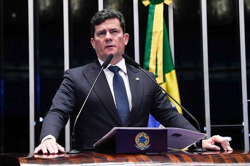 À tribuna, em discurso, senador Sergio Moro (União-PR). 