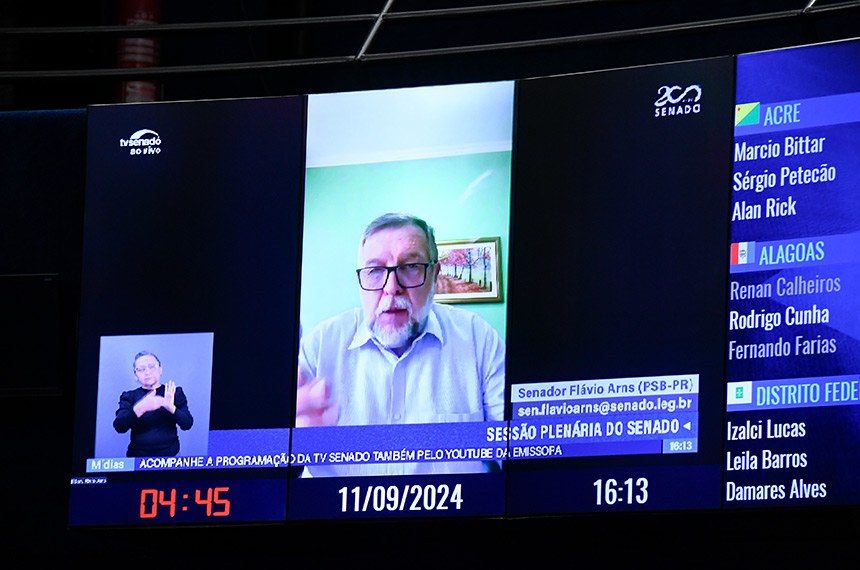 Em pronunciamento, via videoconferência, senador Flávio Arns (PSB-PR).