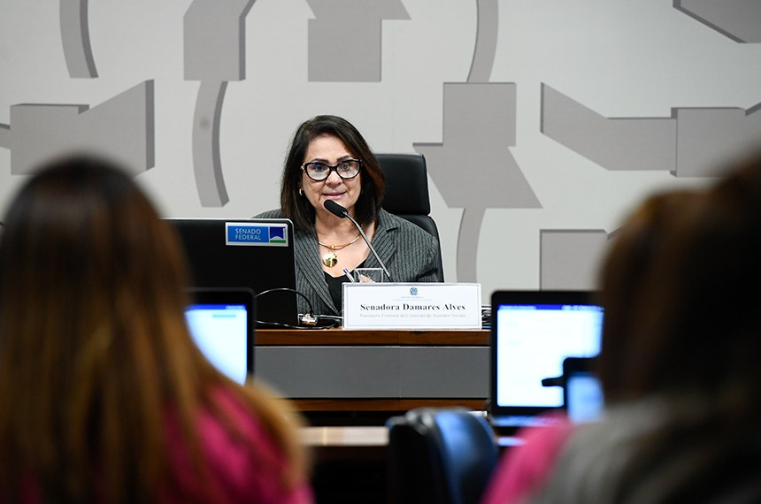 Mesa: 
presidente eventual da CAS, senadora Damares Alves (Republicanos-DF).