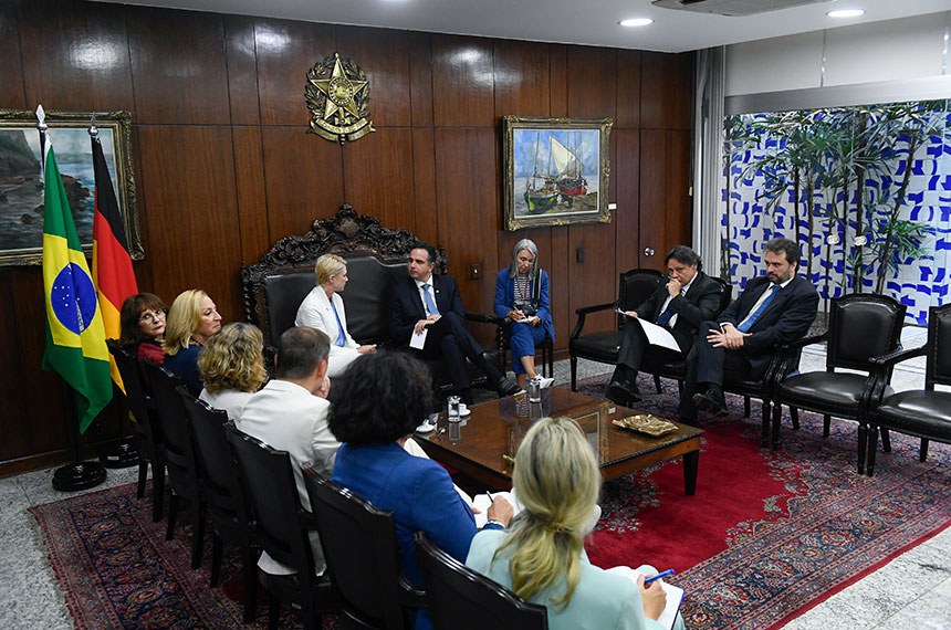 Participam:
governadora de Meclemburgo-Pomerânia Ocidental, Manuela Schwesig;
presidente do Senado Federal, senador Rodrigo Pacheco (PSD-MG).