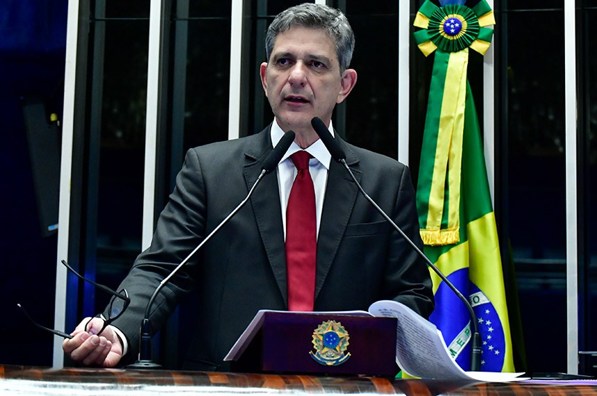 Em discurso, à tribuna, senador Rogério Carvalho (PT-SE).