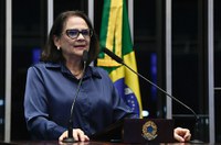 Damares critica fala de Lula sobre bombeiros do DF