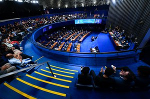 Mesa:
conselheira federal do estado de Santa Catarina, Isabela Regina Fornari Muller;
diretor administrativo e financeiro do Conselho Federal de Administração (CFA), Francisco Almeida Costa;
presidente do Conselho Federal de Administração, Leonardo José Macedo;
requerente e presidente desta sessão, senador Izalci Lucas (PL-DF);
secretário desta sessão;
vice-diretora da Câmara de Relações Institucionais e eventos do Conselho Federal de Administração (CFA), Adriana Rodrigues da Silva;
ministro do Tribunal de Contas da União (TCU), Augusto Nardes.