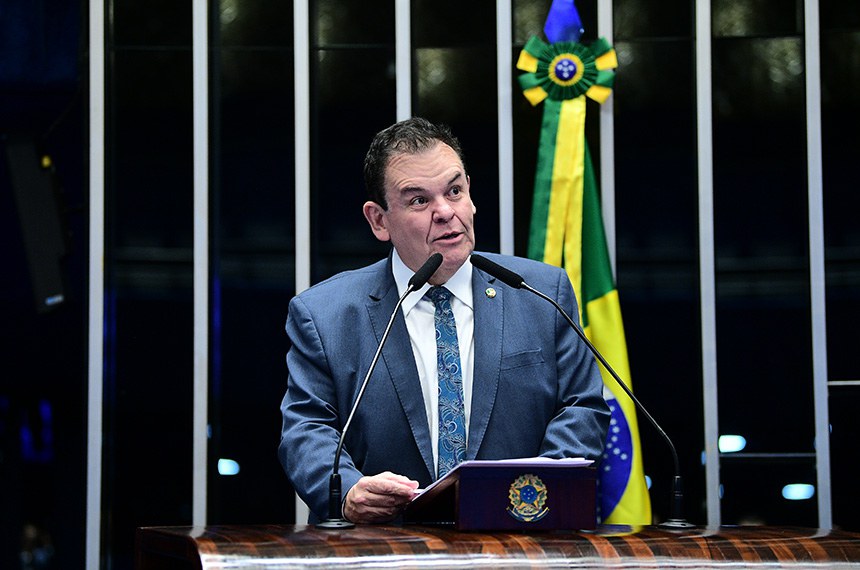Em discurso, à tribuna, senador André Amaral (União-PB).